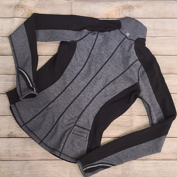 Lululemon reversible 1/2 zip - Picture 3 of 5